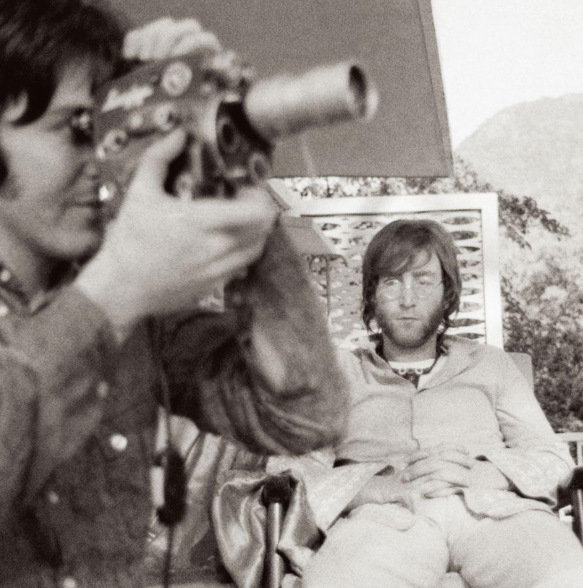 crockpics's tweet photo. Paul McCartney &amp; John Lennon in India, 1968. Photo by Pattie Boyd. https://t.co/GtCTw2CKwx