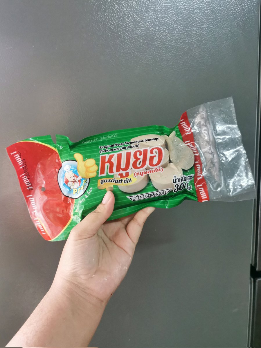 forfon15's tweet photo. ที่บ้านติดใจ​ #หมูยอ​ ของ​ #PPork มากเธอ​ ถ้ารีบๆเลย​ 1  แท่ง​ หั่น​ 4 ชิ้น​ เข้าหม้อทอด​ จบ!​ รสชาดอร่อย​ หอมกลิ่นเครื่องเทศ​

แม่ชอบเอามาทำยำหมูยอ​ รสชาดจะนัวเข้ารสยำดีมากๆ​ หมูยอ 1 แพ็ค​ มี​ 2 ชิ้นรวม​ 300​ กรัม​ อร่อยคุ้มค่ามาก​👍🏻✨ มีขายที่ #โลตัส​ #สินค้าใหม่ https://t.co/Bdf8M6u4Ph