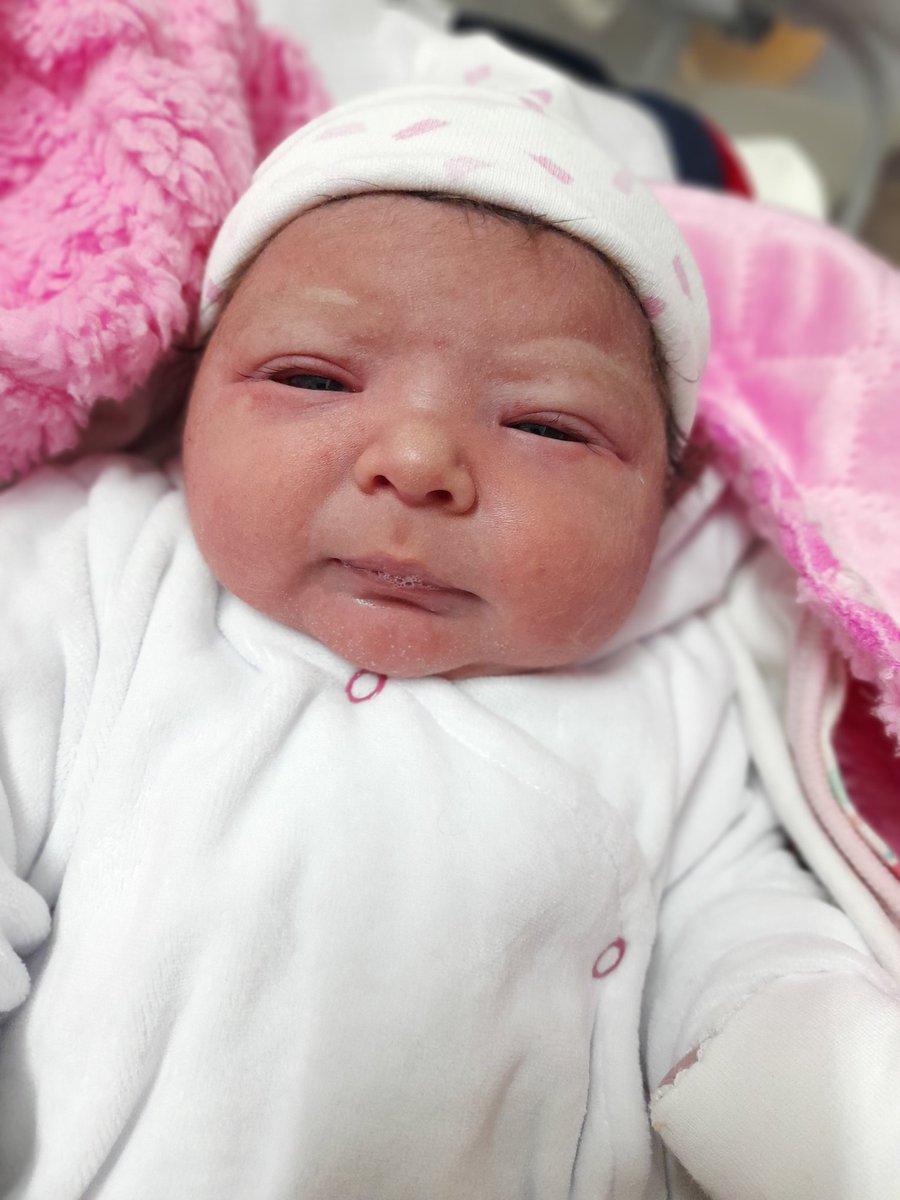 Hoy puedo decir que fue el día más hermoso y feliz de mi vida, gracias vida por traerme este angelito a mi vida, mi hermosa Jana.
#te va amar toda la vida la madrina❤️