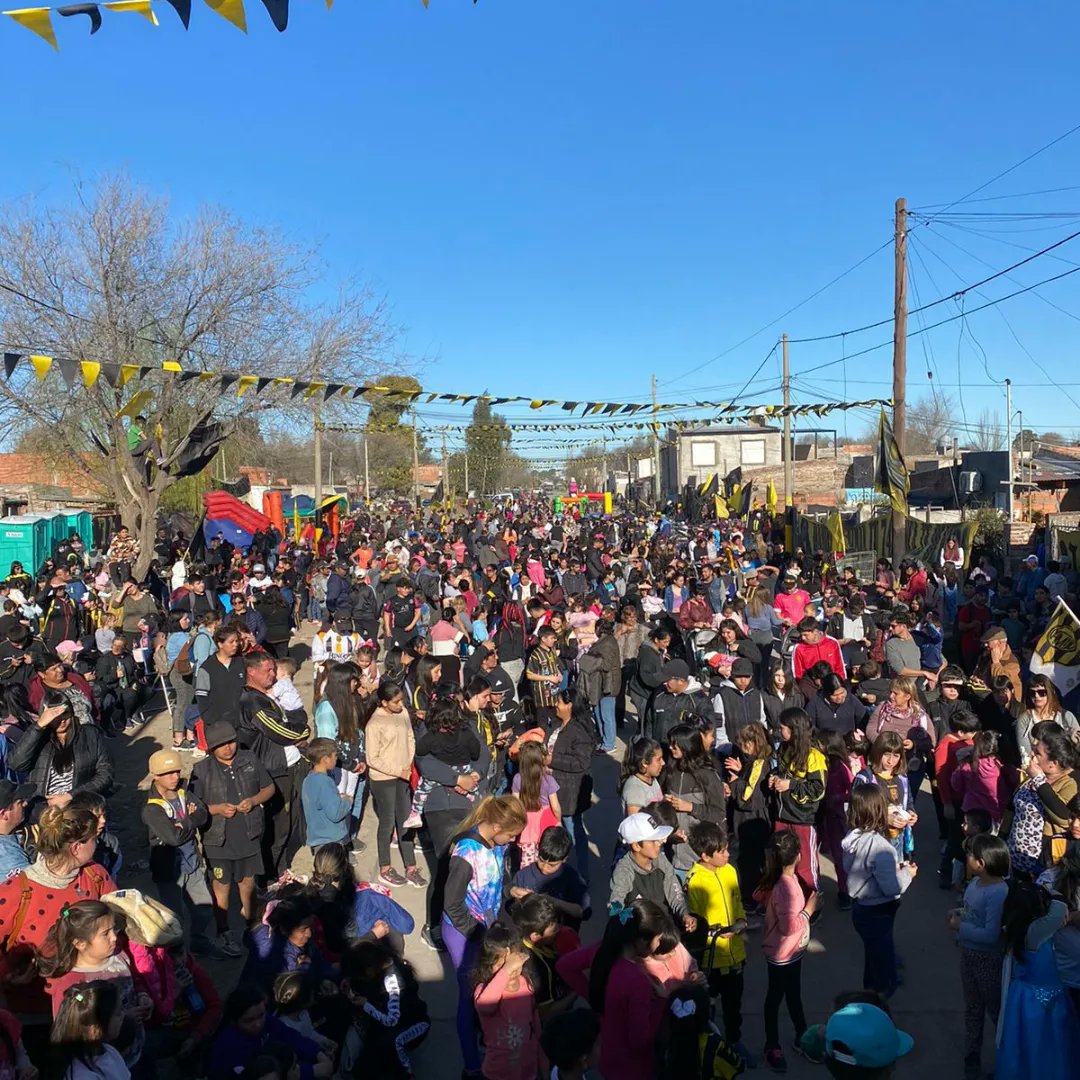 LA BANDA NO SE DETIENE!! 😀

14 años de está hermosa locura, otro festejo más que se organizo cómo todos los años.

Les agradecemos a todos los que fueron parte, se acercaron y colaboraron para que todo esto sea posible. 

#LaBandaDeNoroeste74 
#LosDueñosDeLaFiesta 🇦🇷