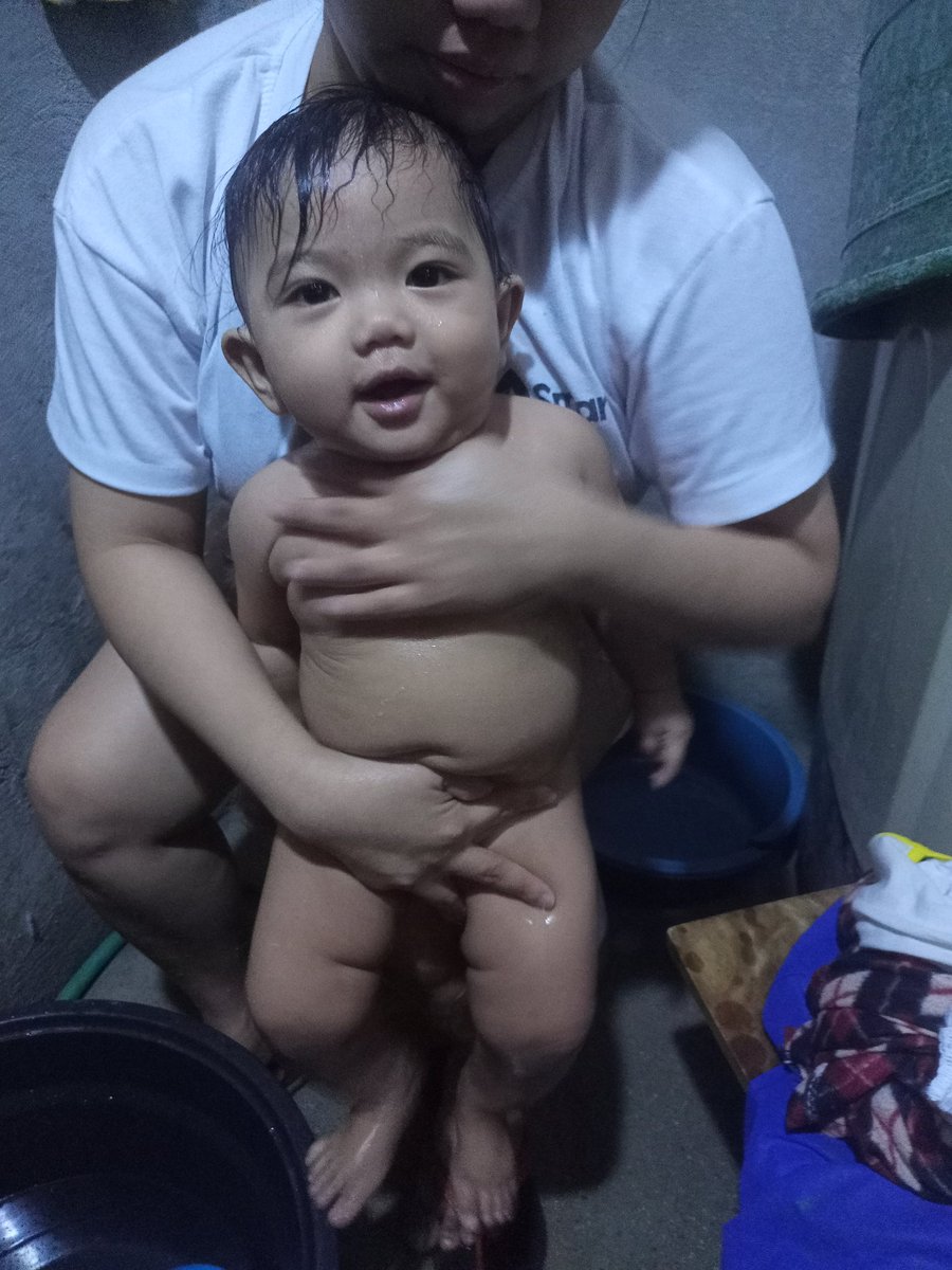 OGKintern's tweet photo. Good morning to all. ❤️🌄 I am with my daughter now. She is enjoying her bath now.
Everyone will enjoy this day because Sunday is family day. 👨‍👩‍👧😍
#TriballyCreator
#OGKintern https://t.co/H7EdqWvmKv