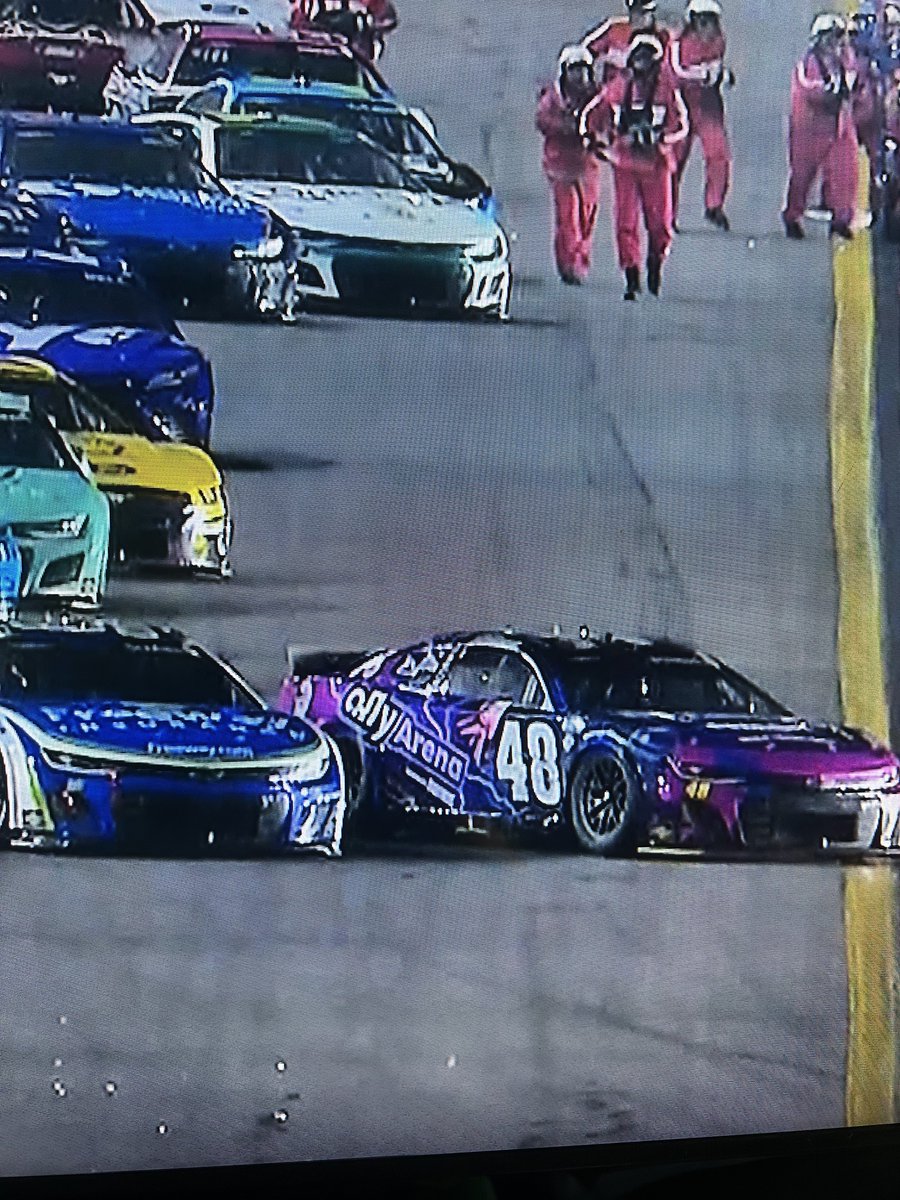 RyanOstrander_8's tweet photo. The damage on the 48 doesn't look too bad!! #NASCAR #All48 #NASCAR75 #CokeZeroSugar400 https://t.co/OmZfMPnV0B
