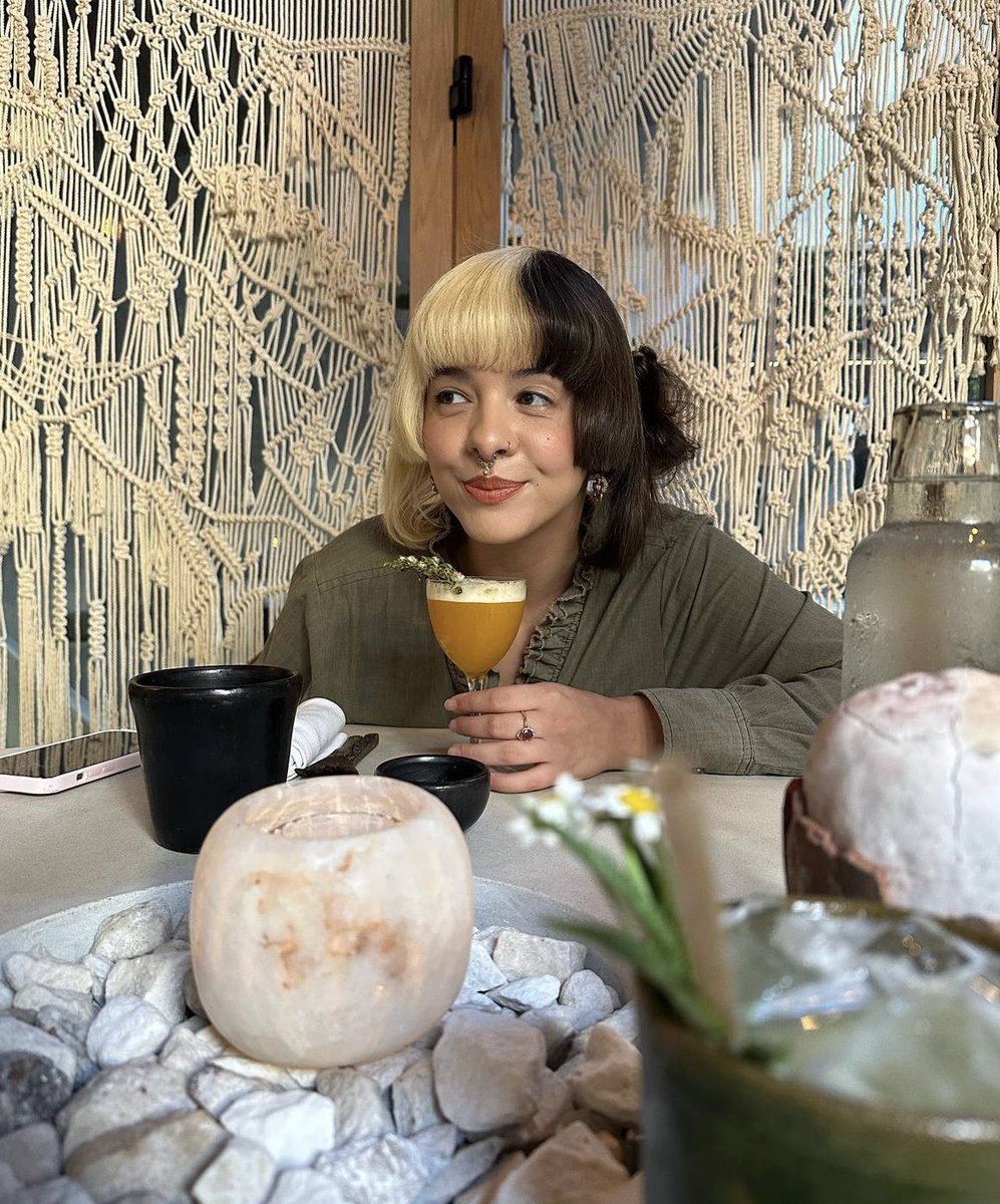 PopBase's tweet photo. Melanie Martinez stuns in new photo. https://t.co/pnmFZrsLis