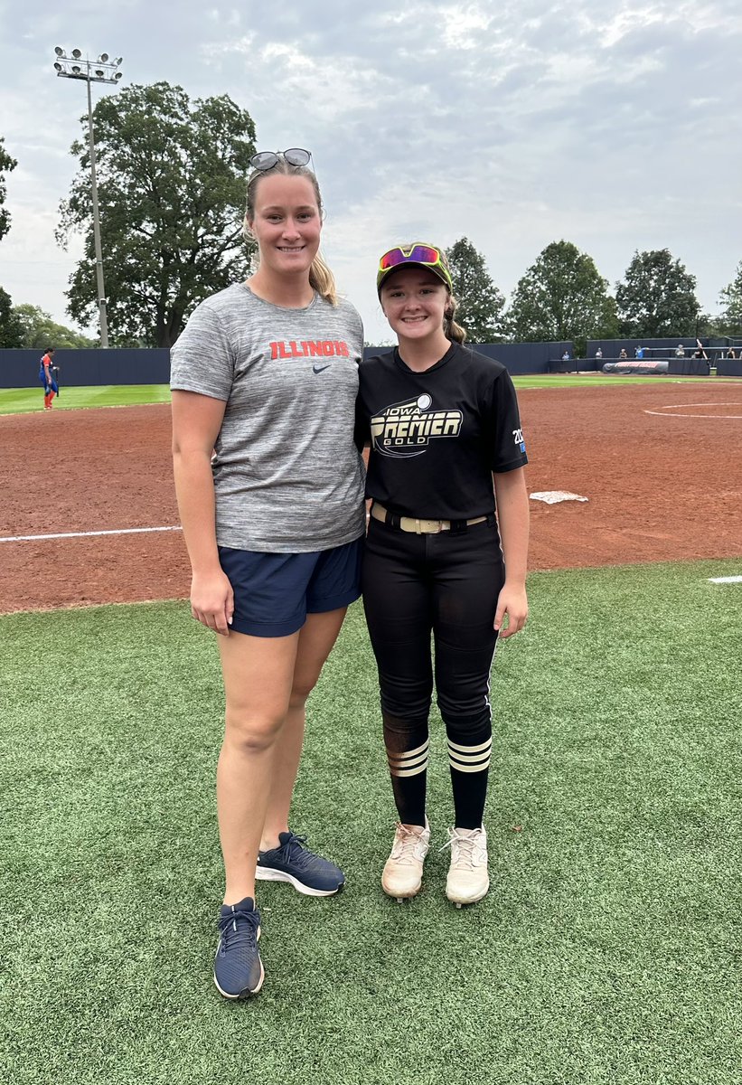 I had a great time at @IlliniSB Elite Prospect Camp today. Thank you to all the coaches and players for hosting such an amazing camp! #allgasnobreaks #ipfbethebest @IowaPremierFP @OliviaHPaz1997 @TyraPerry13 @Ltrout07 @sydneysickles @chhelt