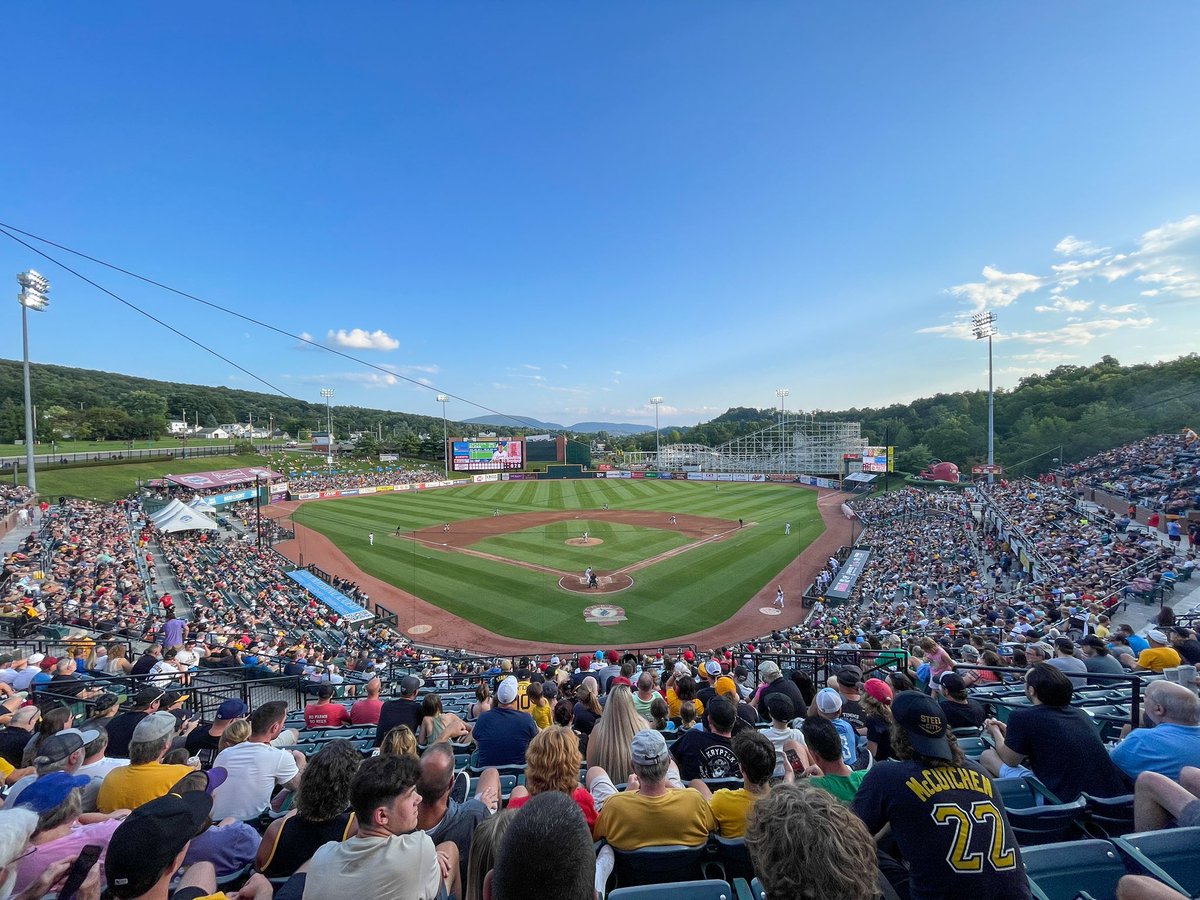AltoonaCurve's tweet photo. We have a new record in Curve, PA: 10,164 fans at the ballpark tonight, the LARGEST CROWD IN PNG FIELD HISTORY! 

We couldn’t do it without you all. ❤️ https://t.co/q3XGXtSTIH