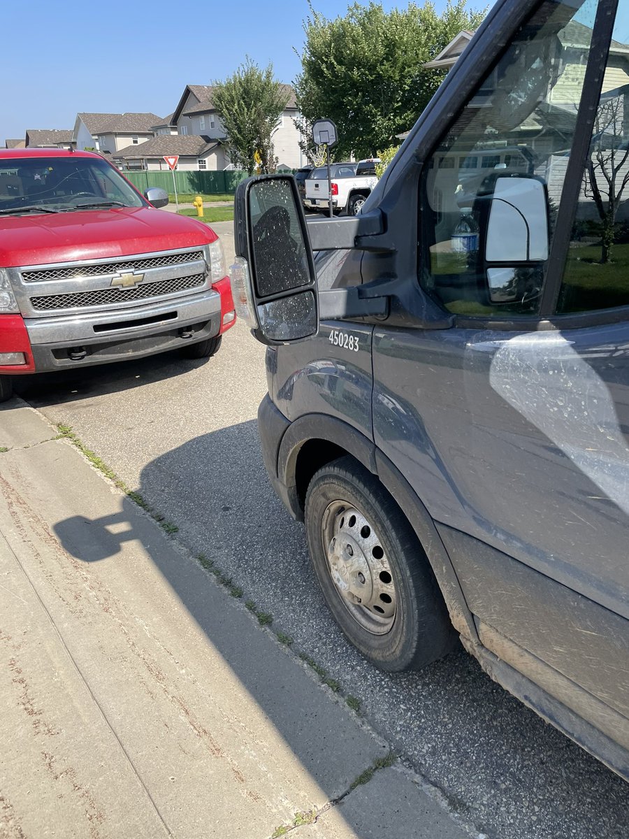 marc_2127's tweet photo. @amazon I am trying to contact your customer service to complain about one of your delivery drivers. The driver of this van was driving recklessly in our cul-de-sac. I spoke with him when I first saw him zoom up the street with no regard for other vehicles or pedestrians. https://t.co/tZhWY6iIsL