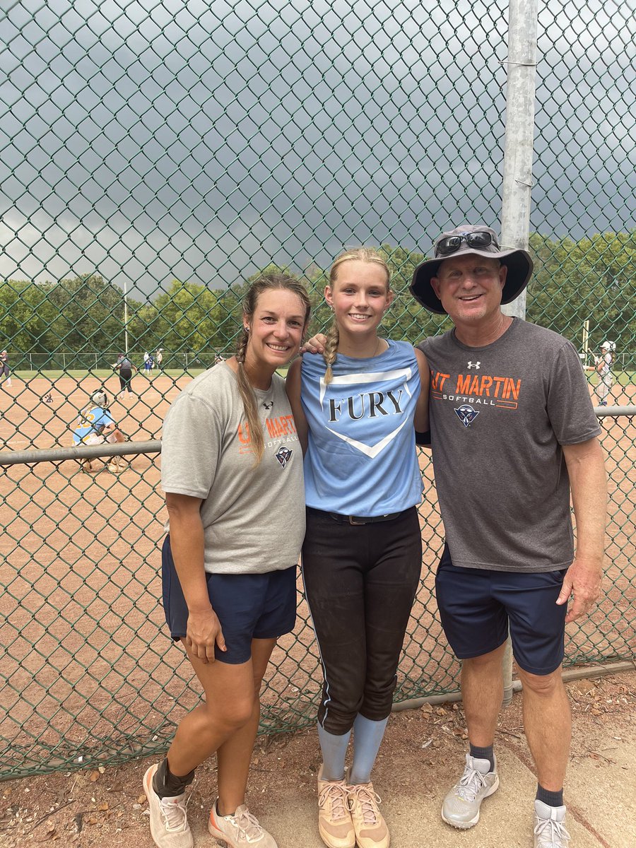 paytonhurst15's tweet photo. Thank you @bdunn6466 and @ChelseaEFarmer for hosting an amazing camp today at @UTMSoftball ! Thank you for this opportunity , I canβt wait for the next one ! π§‘πgo Skyhawks!
#Team4onπ https://t.co/wOsZtKZ4j5