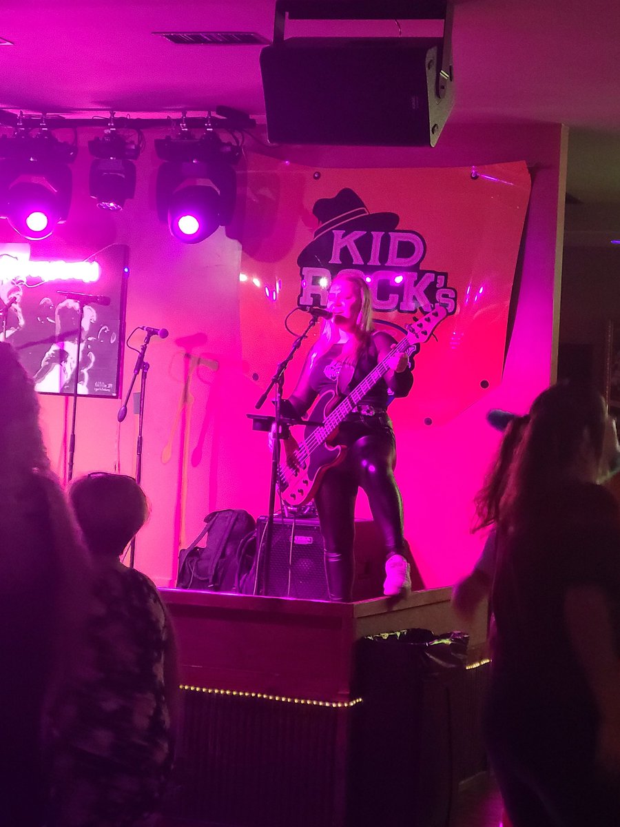 strutterf3's tweet image. Love watching @abbykrocks !!!