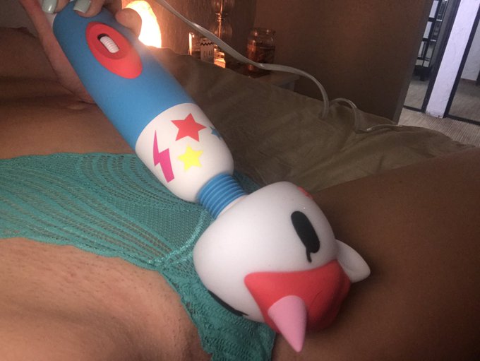 netflix and chill? https://t.co/F8su4toUa6<a href="/tag/free"class="tags"><span>#free</span></a>