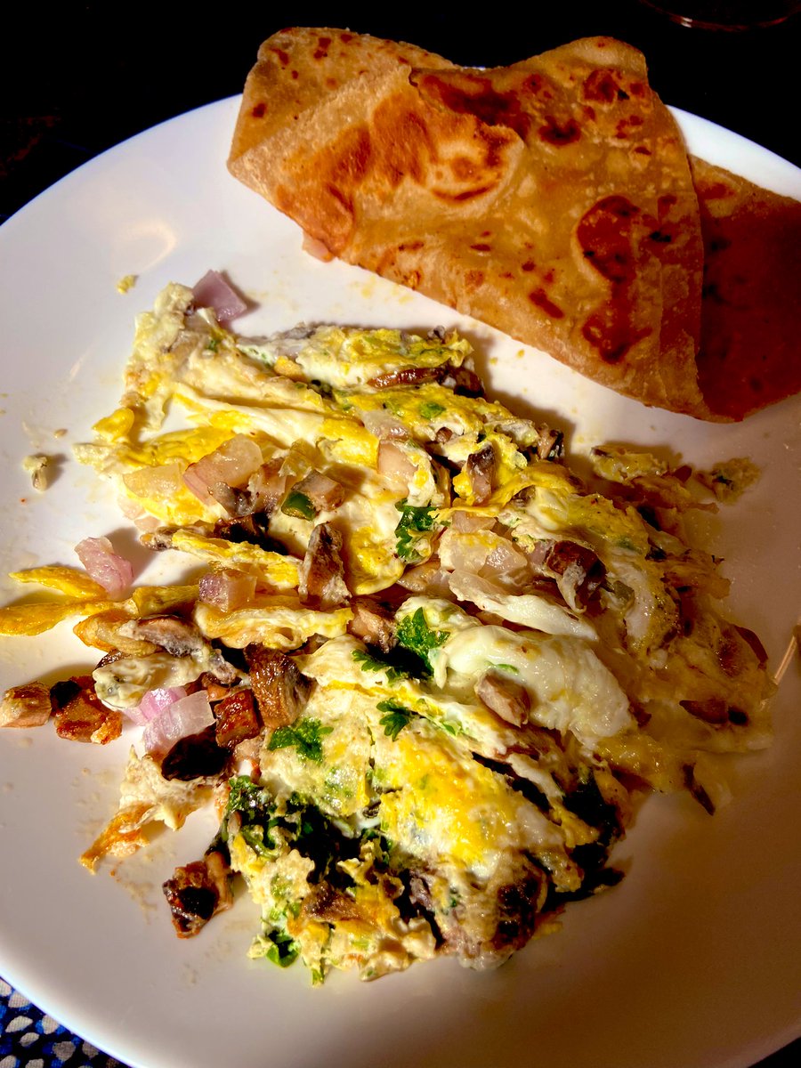 BuieBedi12's tweet image. Thanks to my MIL who taught all 4 sons how to cook so now tradition continuous. Junior James is in training by dad. Khushnasibi my favorite mushroom &amp;amp; paratha  #MenCooking