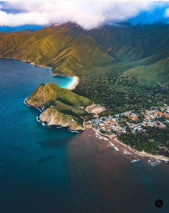 Hermoso amanecer en Puerto Colombia, Estado Aragua.