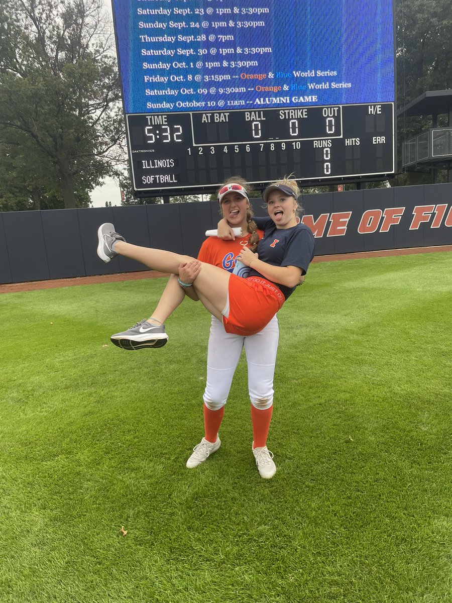 Had a great time at <a href="/IlliniSB/">Illinois Softball</a> camp today!! It’s so fun to work with my sister and all the amazing people at camp. Thank you to the coaches and the players who gave their time to be here.  @Ltrout07 <a href="/TyraPerry13/">Tyra Perry</a> <a href="/SIUESB/">SIUE Softball</a> <a href="/RedbirdsSB/">Illinois State Softball</a> <a href="/alaina_miller_/">Alaina</a> <a href="/HookerJuliana/">Juliana Hooker</a> <a href="/GatorsPremier/">Gators Premier 18U - Meyer/Lloyd</a>