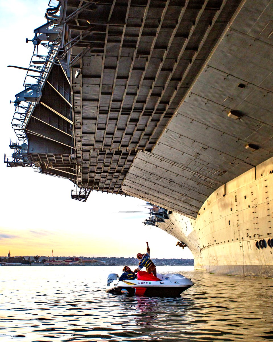 SDspeedboat's tweet photo. Nothing makes you feel smaller than standing beneath a huge aircraft carrier like the USS Midway. The flight deck of the @USSMidwayMuseum stands at about 55 feet above the water.

 #USSMidway #MidwayMuseum #AircraftCarrier #NavalHistory #SanDiego #FlightDeck #MilitaryMuseum https://t.co/DSyvjiZvYy