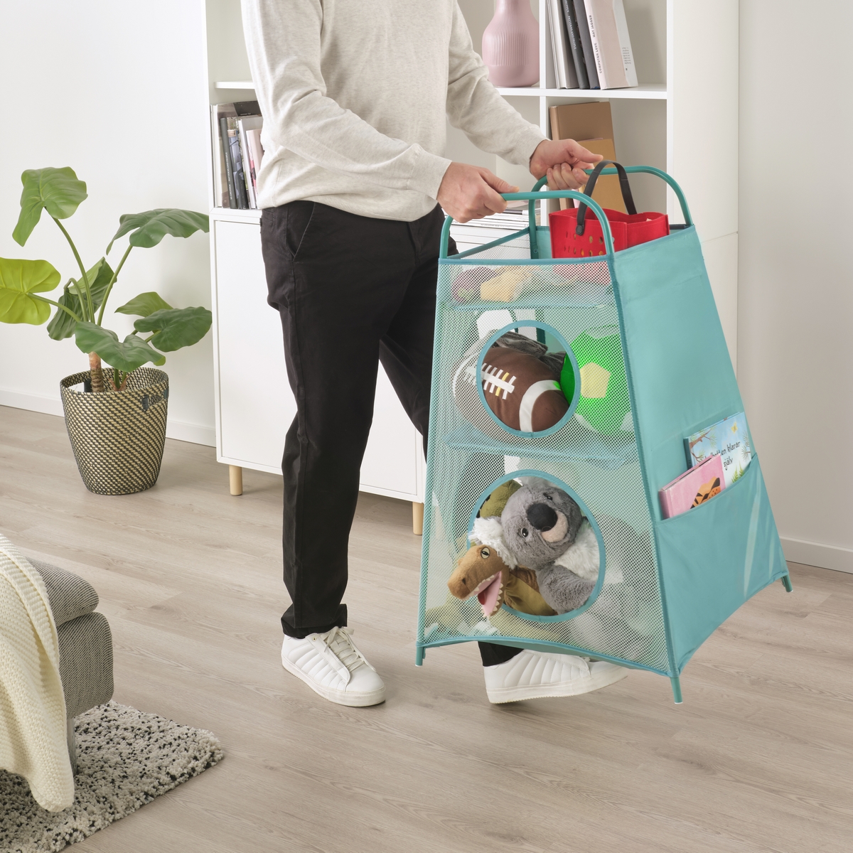 IKEA_Ind's tweet image. Ajak si kecil membereskan mainannya sendiri dengan tempat penyimpanan TIGERFINK, yang memiliki desain unik dan bisa membuat sesi membereskan mainan terasa lebih menyenangkan.

Lihat di ikea.co.id/in/produk/anak…

#IKEAindonesia #penyimpananmainan #kamaranak #kamarmain