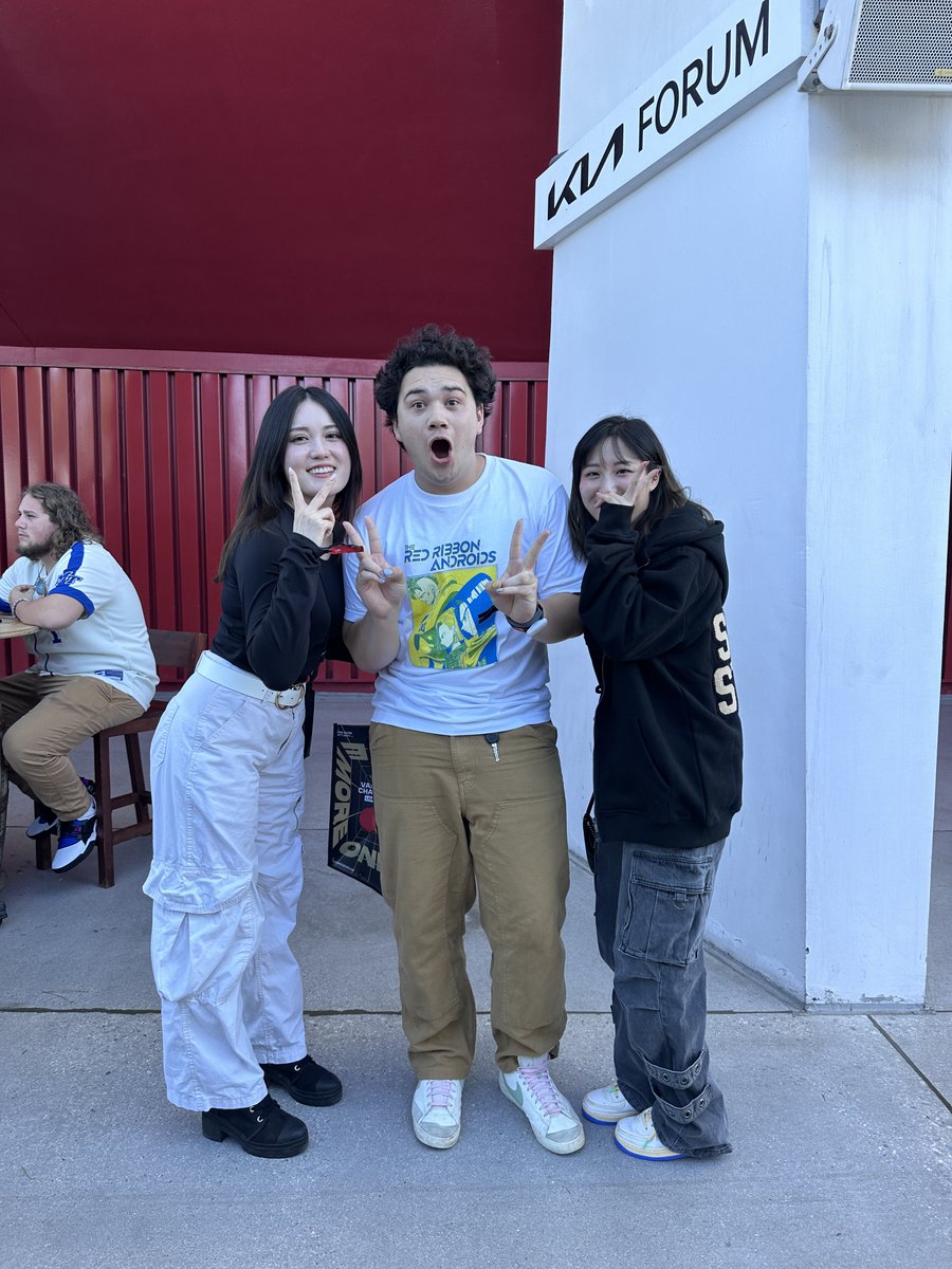 ryanjacobkalae's tweet photo. IT WAS SO NICE MEETING MY FAVORITE COMFORT STREAMERS @starsmitten_ @angelskimi GO VALORANT https://t.co/oiGcASI8rN