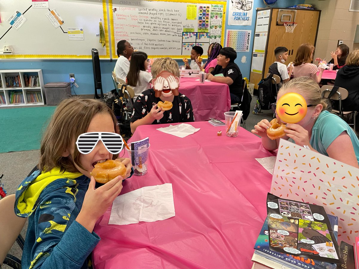 America Runs on READING 📚 a simple book tasting to start out another year in fifth grade 🧡 🩷 students were able to try out books from different genres and categories from our class and school library. Plus a sweet treat at the end!