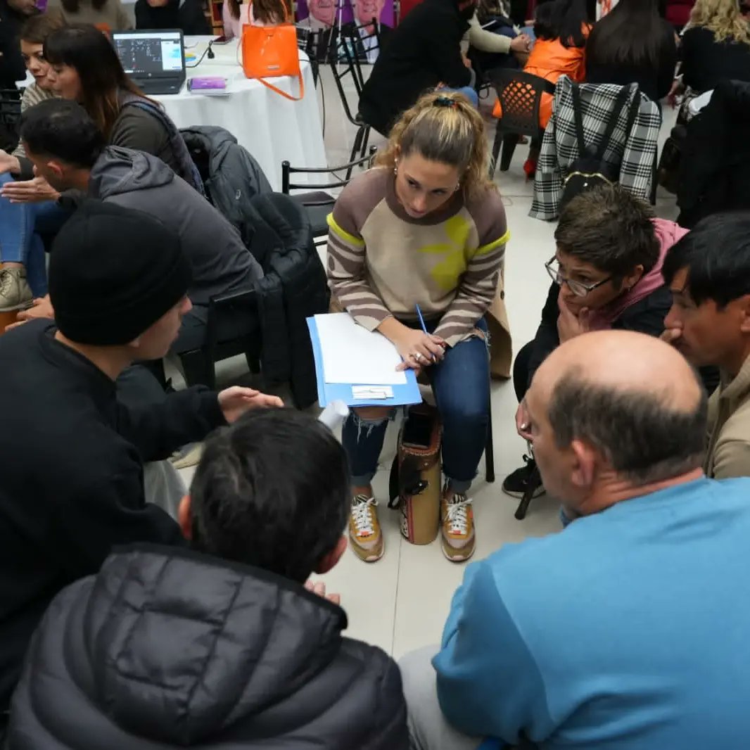 ucr_comiteRvia's tweet photo. *Mesas participativas del Frente Cambia Mendoza*
En el día de hoy, en nuestra casa radical participamos de la mesa de propuestas del Frente Cambia Mendoza junto a los demás departamentos. https://t.co/b0gfrHH2mH