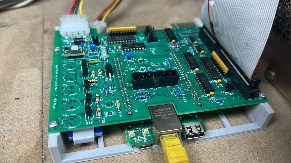 BaudBand's tweet photo. Todays job, archiving a fully loaded Wang Professional 30Mb hard drive unit - wish me luck https://t.co/rHIhyXXXNg