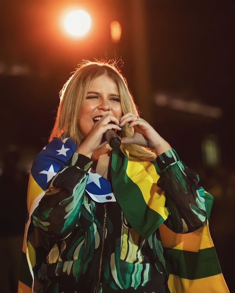 Comfort_Lila's tweet photo. Marília Mendonça,a rainha eleita pelo povo ❤️ https://t.co/2W0P98wGzX