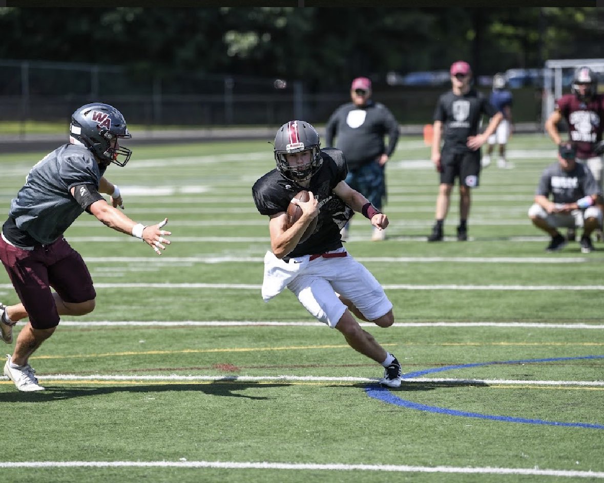 Rstrianese5's tweet photo. โ๏ธ๐ก๏ธ #FearlessFastPhysical @GDRHSFootball https://t.co/0KNHzMbWg0