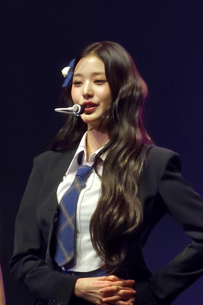 fairywonyo's tweet photo. crazy over this wonyoung at the new york krazy kpop super concert 💓 https://t.co/15ug49cvQk