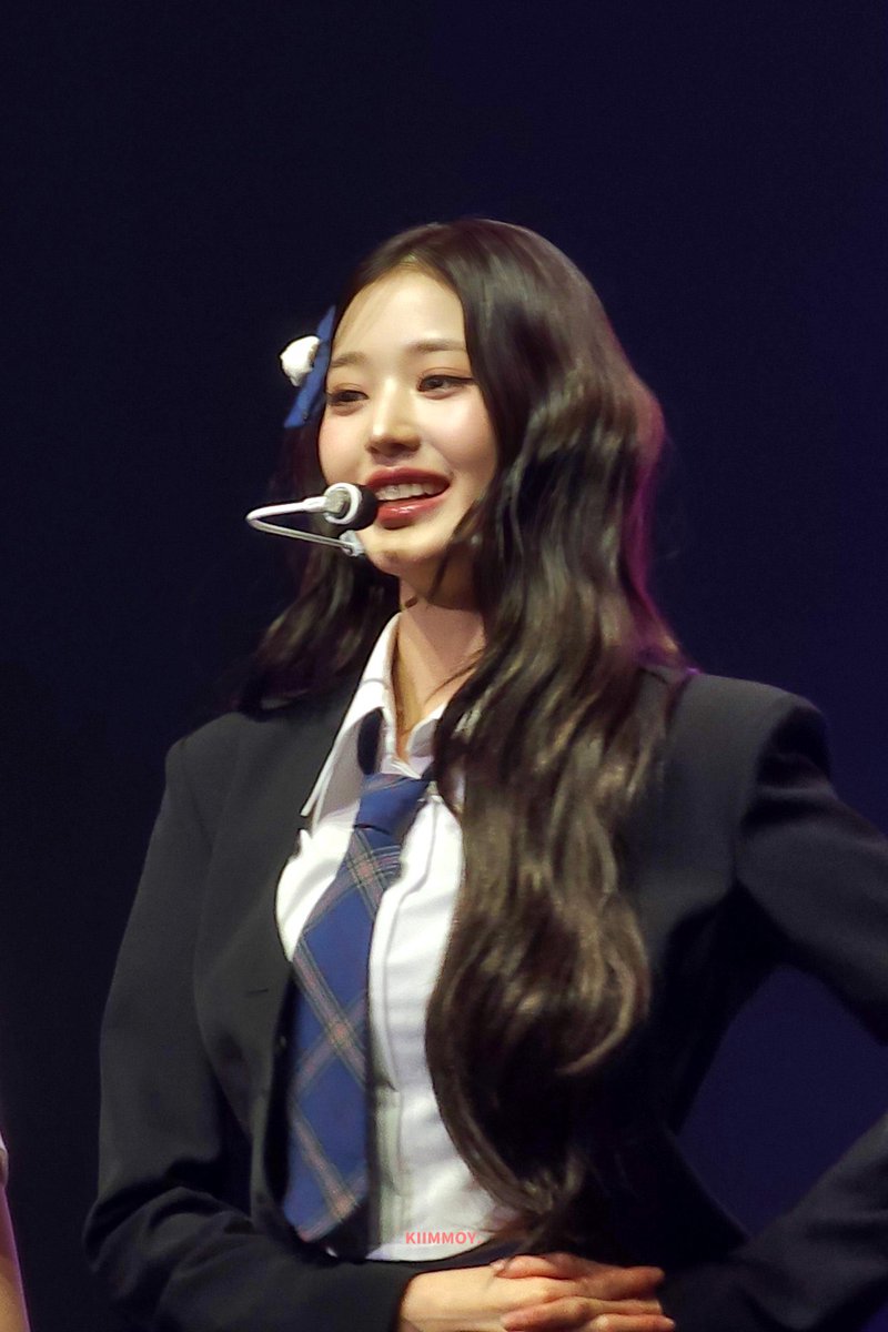 fairywonyo's tweet photo. crazy over this wonyoung at the new york krazy kpop super concert 💓 https://t.co/15ug49cvQk