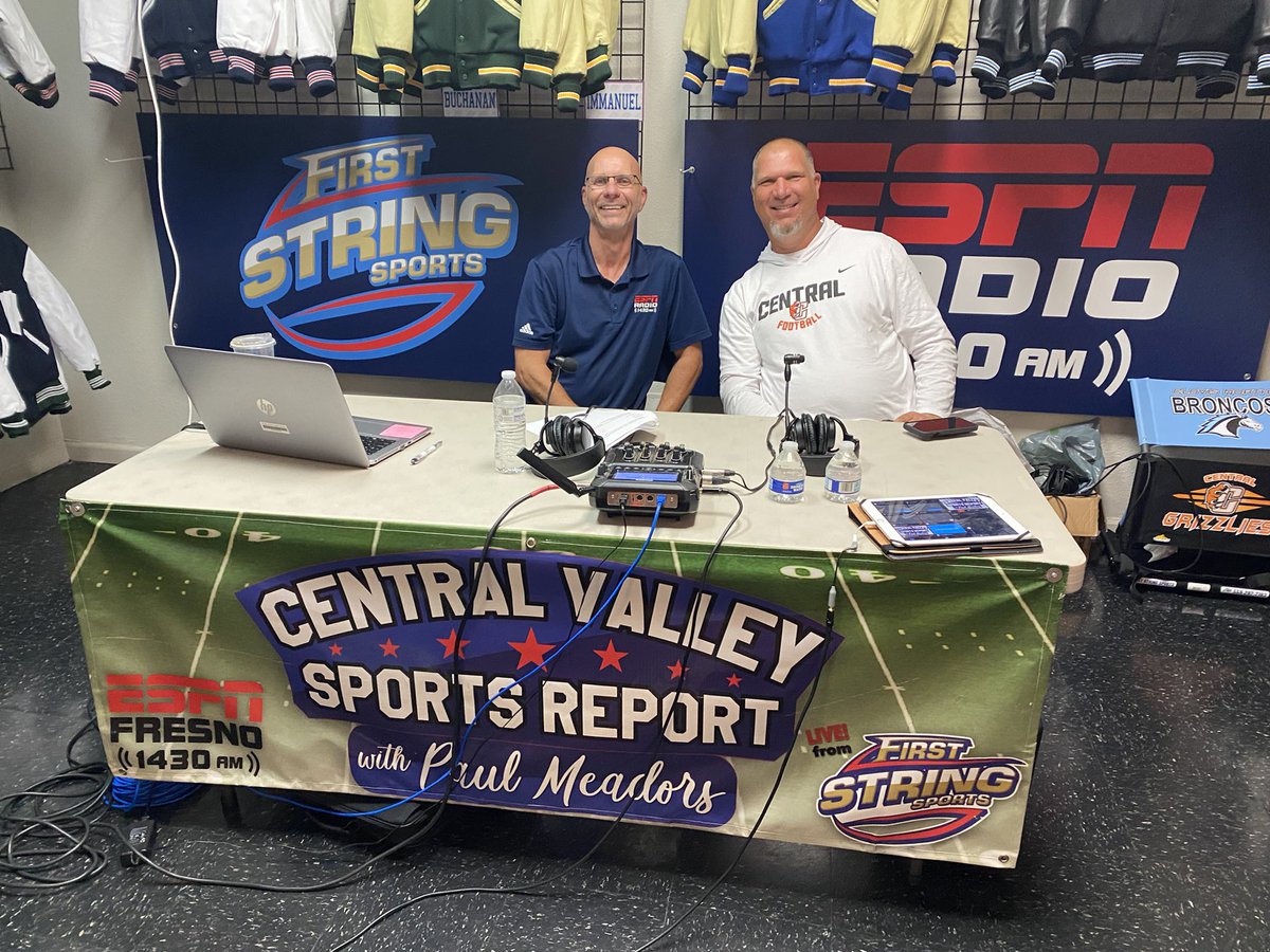 Thanks to @FootballApaches coach Matt Logue for joining the show via 📞 and @CNBroncoFB @MckayMadsen and @CinfelJackson and @_CGFootball coach Kyle Biggs for joining us at First String Sports. Biggs is also being inducted into the Clovis Football Hall of Fame tonight. 💪