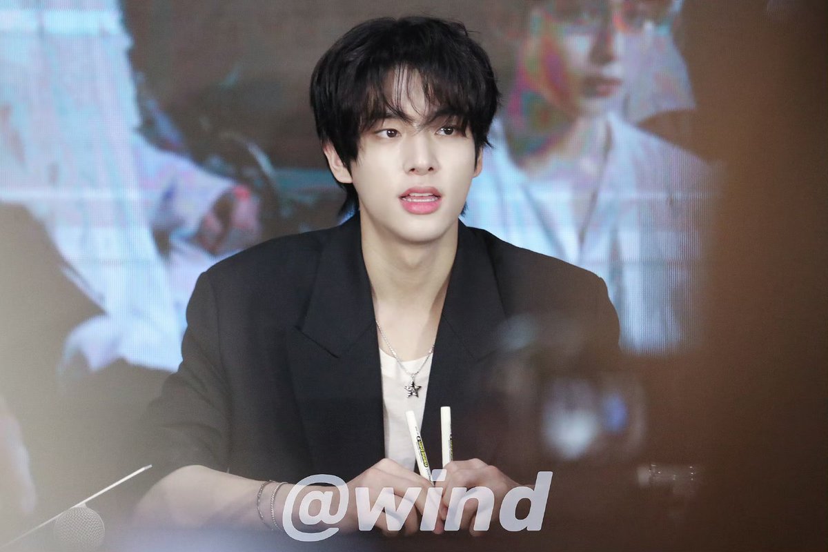 15ARCHIVEz's tweet photo. cutesy 🥰 #ENHYPEN_JAKE #제이크 https://t.co/0OQkLqzYxd