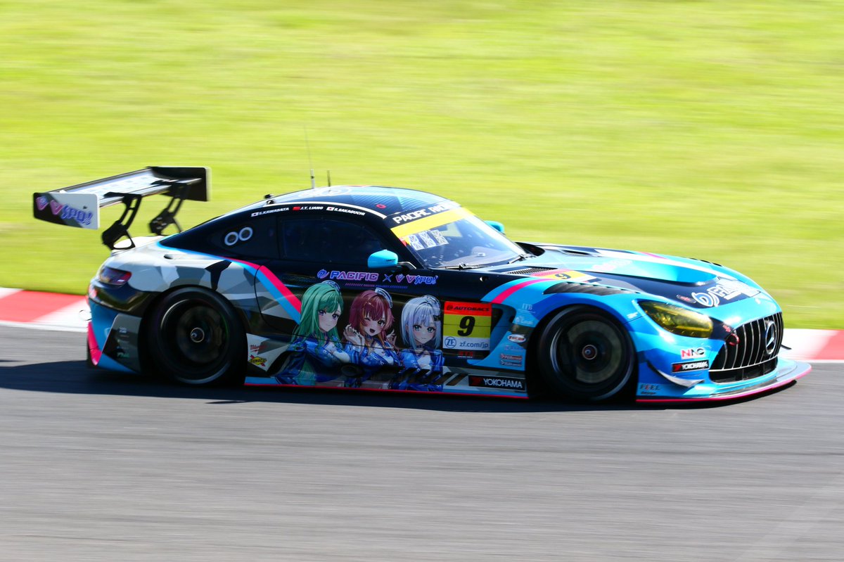 WhiteNight0729's tweet photo. ミクさんと並んで数少なくなった痛車の一台
イカ娘の時からずっっっと応援してますからね！
#ぶいすぽ 
 #八雲べに
 #猫汰つな
 #花芽すみれ
 #英リサ
 #小森めと
 #白波らむね
 #パシフィックレーシング
 #PACIFICRACINGTEAM
 #SUPERGT
#Mercedes
#amggt
#gt3
#鈴鹿サーキット https://t.co/53jEzLwKP7