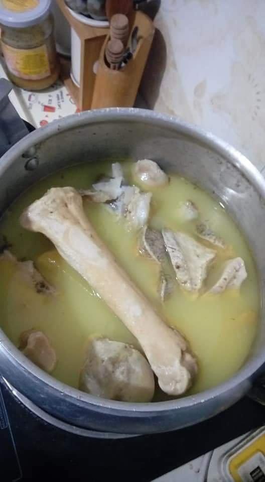 Дархлаа муудна гэдэг цус булингартсаны тэмдэг. Дархлаагаа сайжруулахын тулд цусаа тэтгэнэ. Яаж тэтгэх вэ гэвэл, булууны яс, ясны шилбэ, бүдрэн, шийр тагалцгийг зөөлөн гал дээр бүтэн хоног буцалгаж, шаргал туяат цагаан шөл гаргаж уувал энэ нь цус төлжүүлэх шөл болдог. Цус алдаж