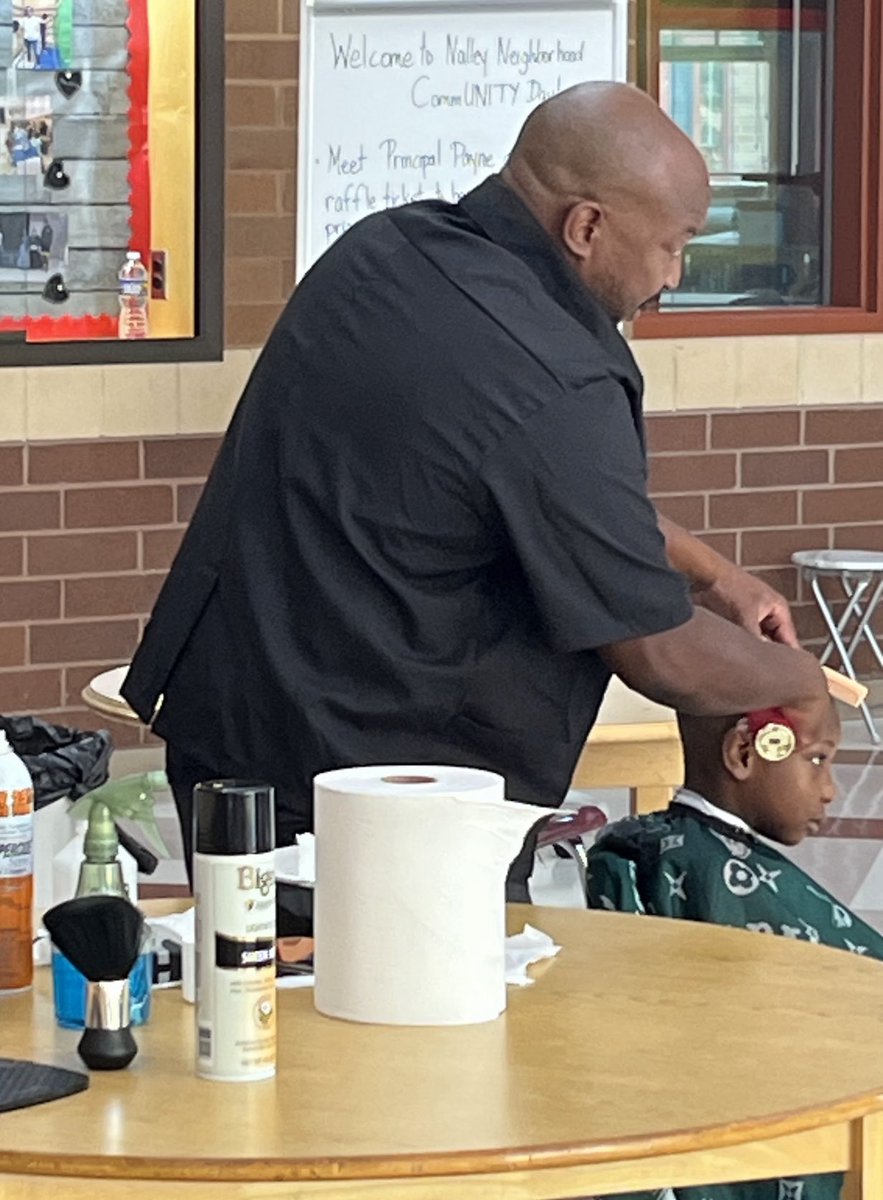 ChelleHibbs's tweet image. @PGCPSCTE #understoodtheassignment. Students looking so fresh and so clean!