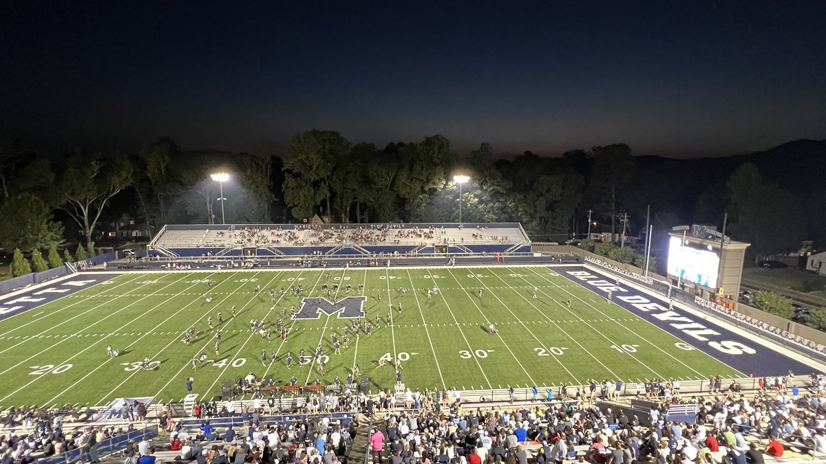 TMayerTV's tweet photo. Grateful to be back in the #PABooth for another year of #FridayNightLights @MHSFBFAMILY @MariettaGAhs Felt like an air-fryer, that’s ok it’s #football and got a selfie with the #BlueDevilMascot #MariettaBlueDevils #MHSBlueDevils #BeSomebody #GoBigBlue #PAGameDay 🎙️ #PAAnnouncer https://t.co/K28j5kD156