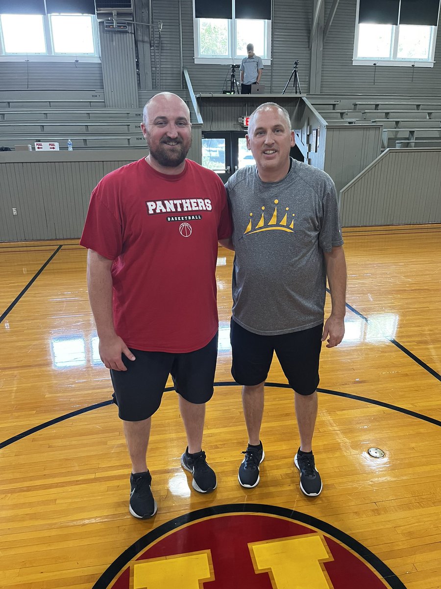 BlakeClary's tweet photo. Had a great time at the @thehoosiergym coaches clinic last night and today! It was such an awesome venue and a valuable experience! @coachmwsmith https://t.co/u9UuJlI9f3
