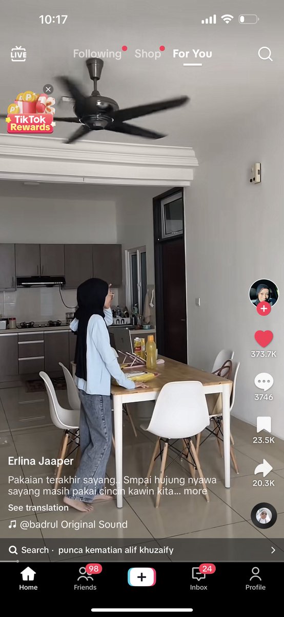 fatiniqaaa's tweet photo. Suami demam panas 3 hari meninggal dalam tidur sebelah isteri dia.

Benda yang i paling takut, hilang orang yang kita sayang. Sebab tu kalau gaduh i mesti nak selesaikan before tidur, minta maaf before tidur, dont let your partner sleep in unsettling feelings. https://t.co/XdrytUVS6p