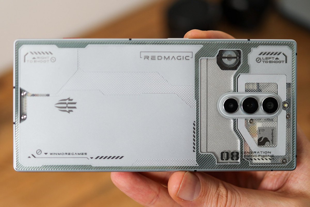 techdroid_web's tweet image. RedMagic 9 with Snapdragon 8 Gen 3 chipset has been spotted on Geekbench with the model number Nubia NX769J
#RedMagic9 #TechNews #TechdroidWeb