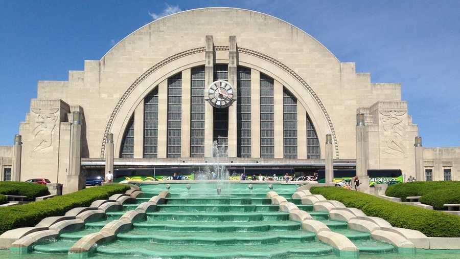 4StarPattonII1's tweet photo. @EMPDL @Culture_Crit @Cernovich Cincinnati Museum Center, originally Union Terminal, was used as the design for the Justice League headquarters Hall of Justice. https://t.co/mg06q59x5J