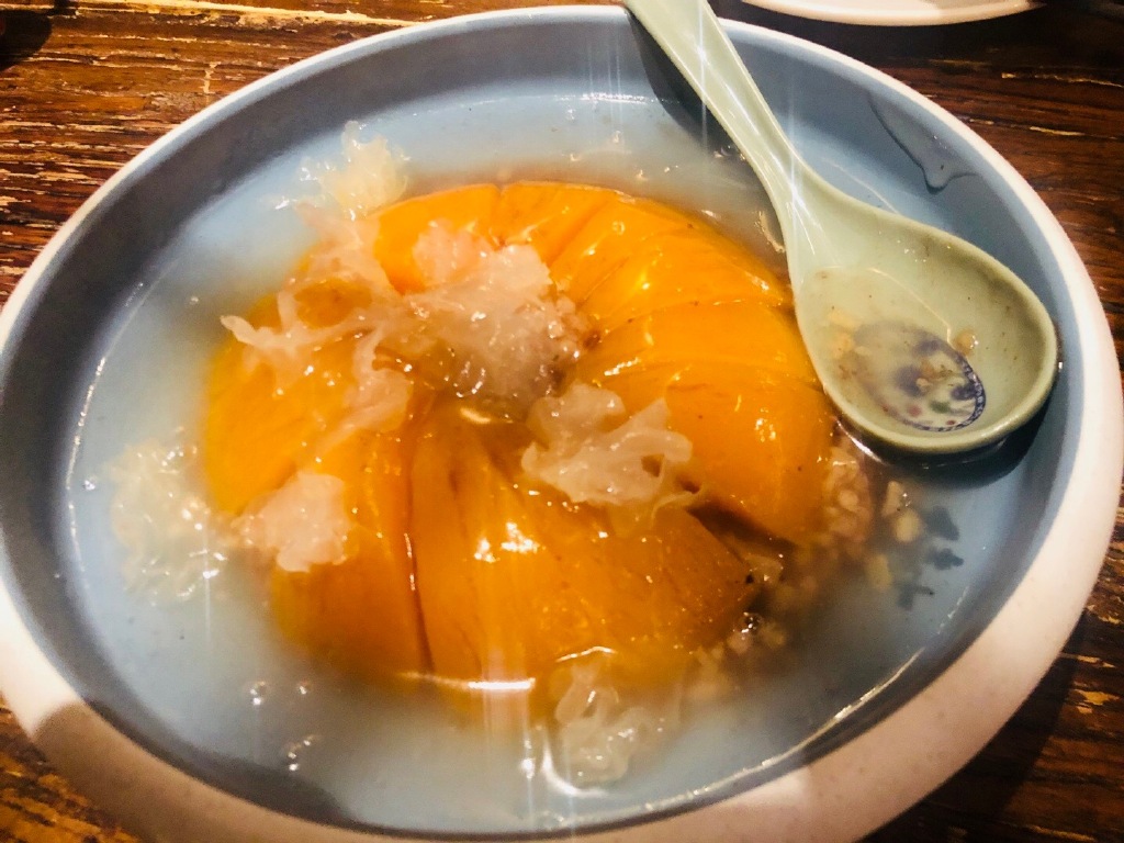 记得吃饭，唯有美食和闺蜜不可辜负。   如果能遇到一个真心的男朋友就更好啦！ https://t.co/5MfGIH1utS