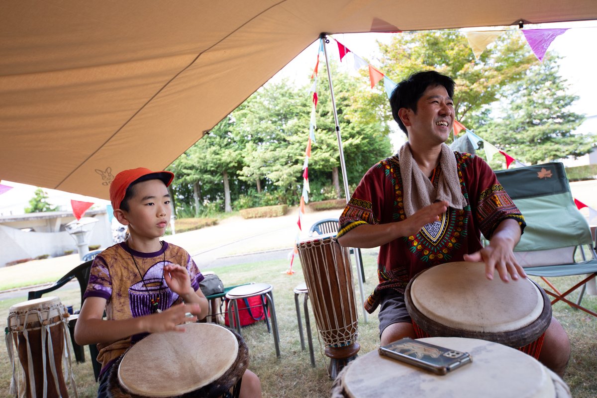 sukiyaki_meets's tweet photo. 【SUKIYAKI MEETS THE WORLD 2023】
Day 2 | 8.26 [sat]
SUKIYAKIDS

RORO, AVOUDE, スキヤキ巨大人形隊, 金沢美術工芸大学ワークショップ部ちきゅう, 岡崎ワールドミュージックフェスタ https://t.co/AgwZYSRW3R