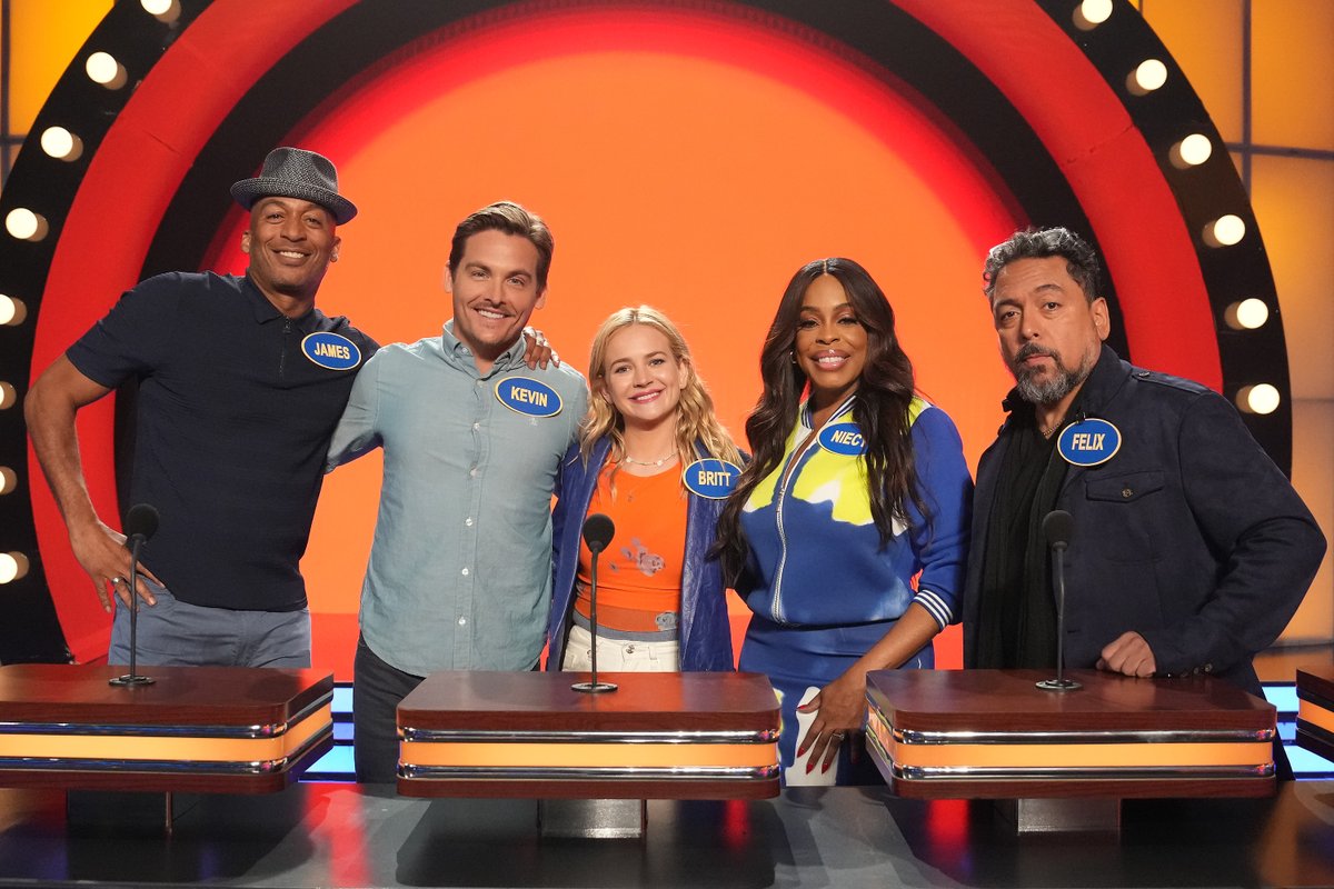 Put your hands up! It’s time for a @TheRookie @TheRookieFeds face-off on an all-new episode of #CelebrityFamilyFeud 🙌