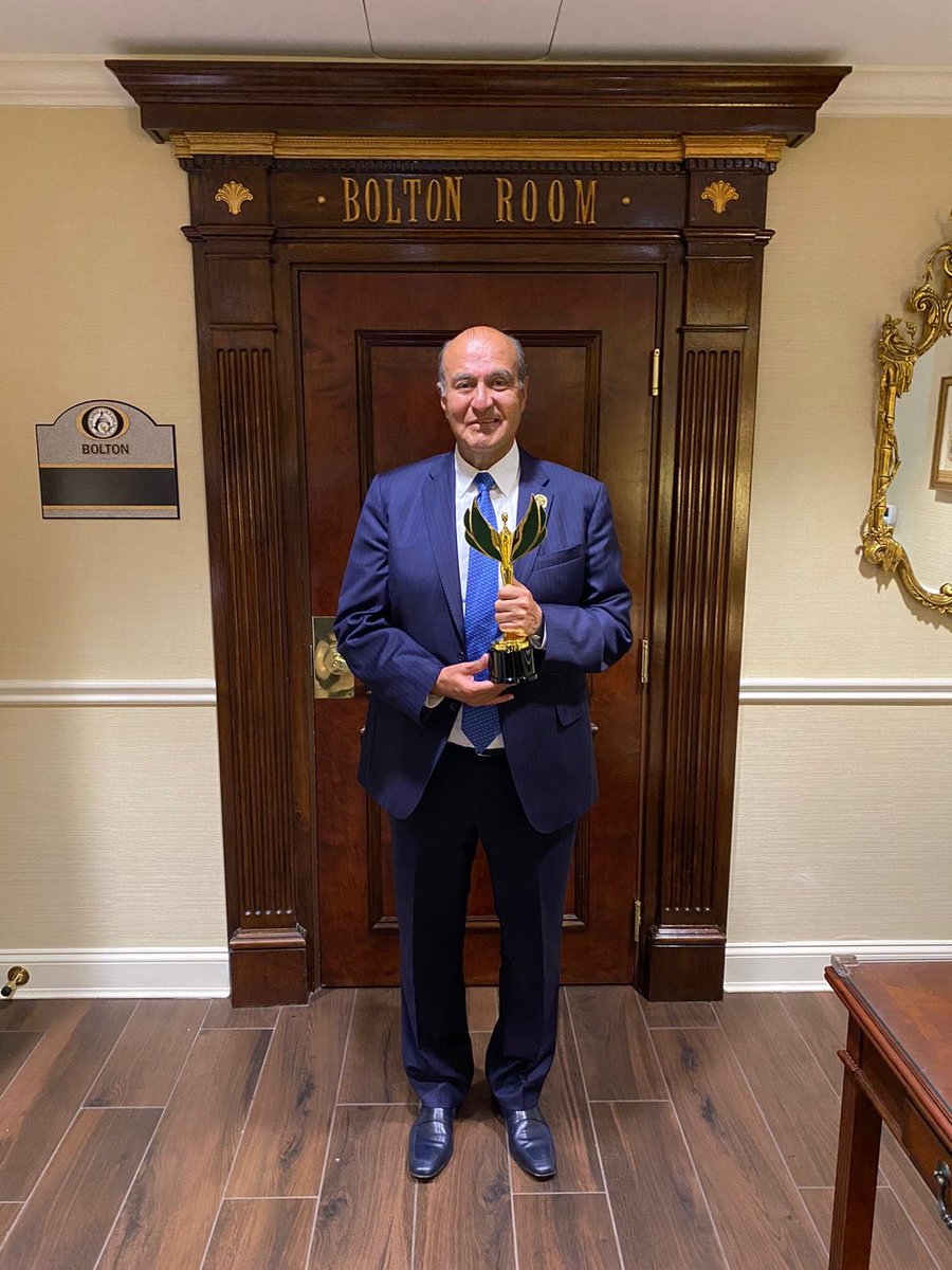 Es un gran honor estar aquí y recibir este reconocimiento en la categoría "Director/Gerente de Campaña del Año" de los #NapolitanVictoryAwards 2023. Expreso mi profunda gratitud a The Washington Academy of Political Arts and Sciences™️ por este premio que reconoce el trabajo del