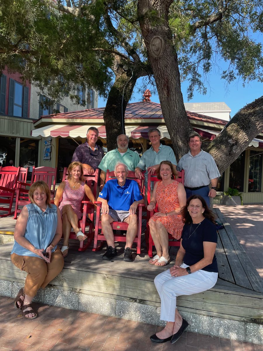 jrsteinbauer's tweet photo. Nothing beats family time, so good that we were all able to come from our cities to be with Dad. @cmsteinbauer @jimsteinbauer @SteinbauerAssoc #family https://t.co/qqdYlTY17b