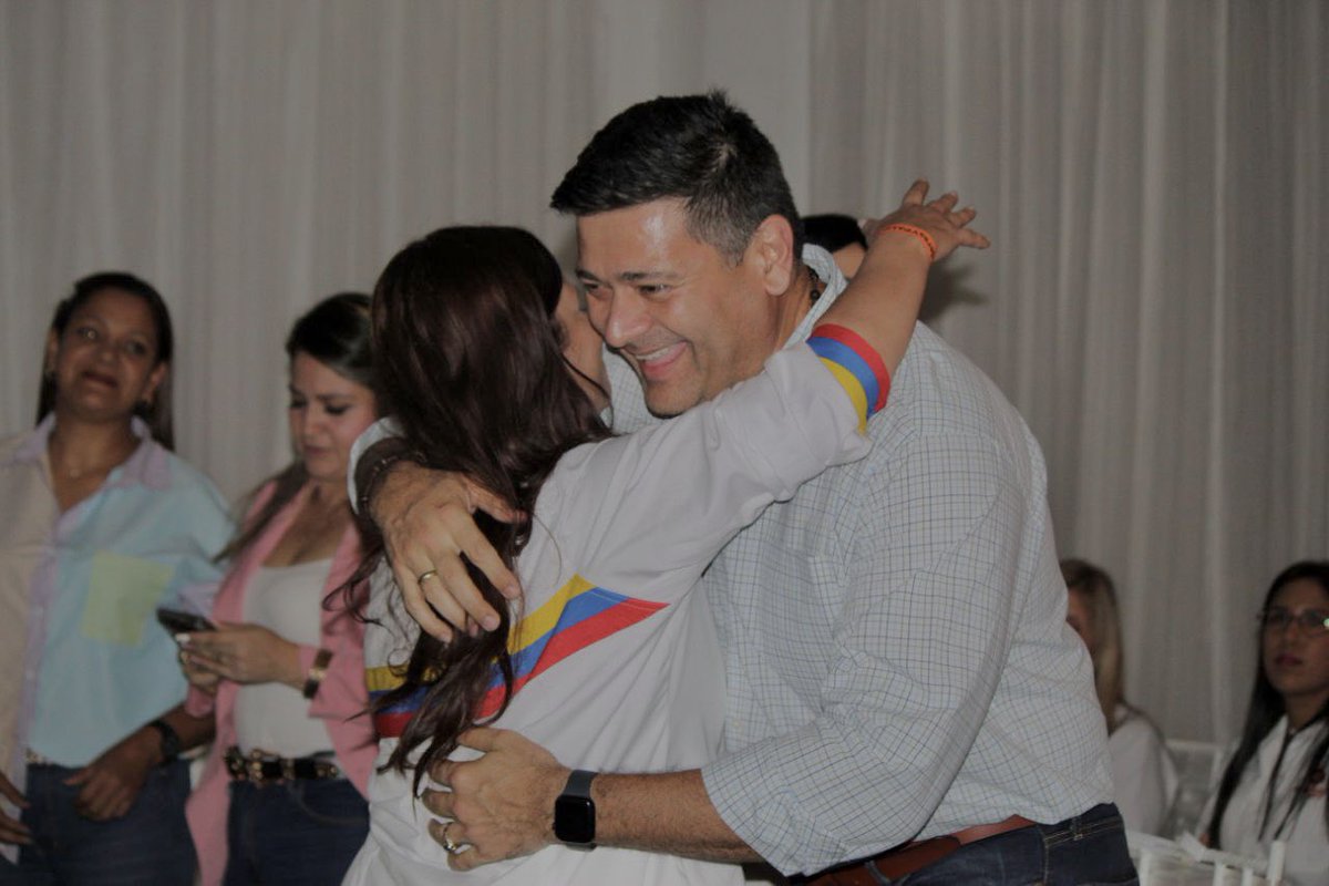 freddysuperlano's tweet photo. ¡Si podemos! 🇻🇪 

Hoy después de caminar junto a nuestra gente en #Yaracuy nos fuimos hasta #Barinas a un gran encuentro con mujeres aguerridas y decididas a protagonizar esta gesta histórica que se avecina. https://t.co/6HzXHiQKML