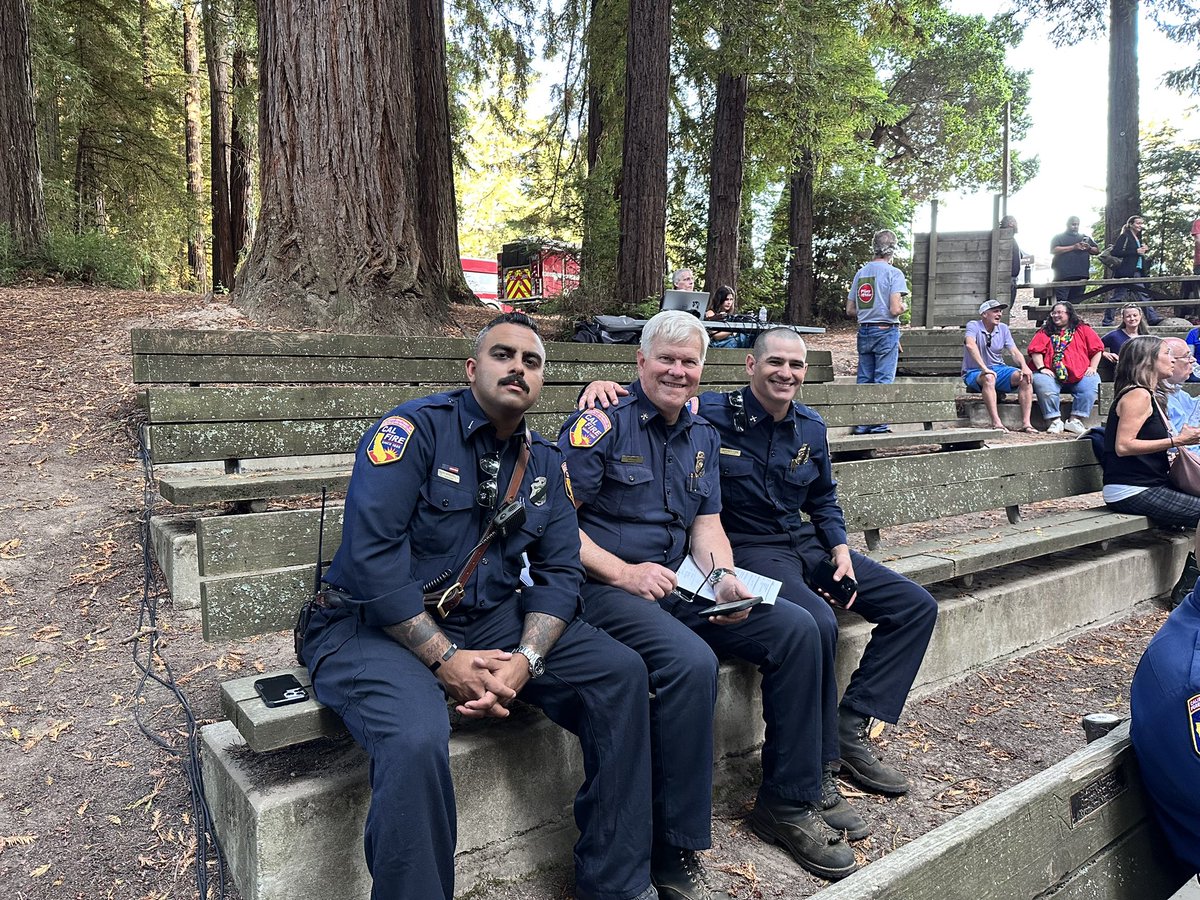 calfireSCU's tweet photo. Thanks residents of Loma Prieta for an evening under the trees! We always enjoy working alongside our neighboring agencies to educate the community.
#CALFIRESCU #WildfirePreparedness #MountainResidentsNightOut #LPCF
@SCCOEM @sccounty @CALFIRECZU @SCCoSheriff @sccfiredept https://t.co/pRM1XnqpSv
