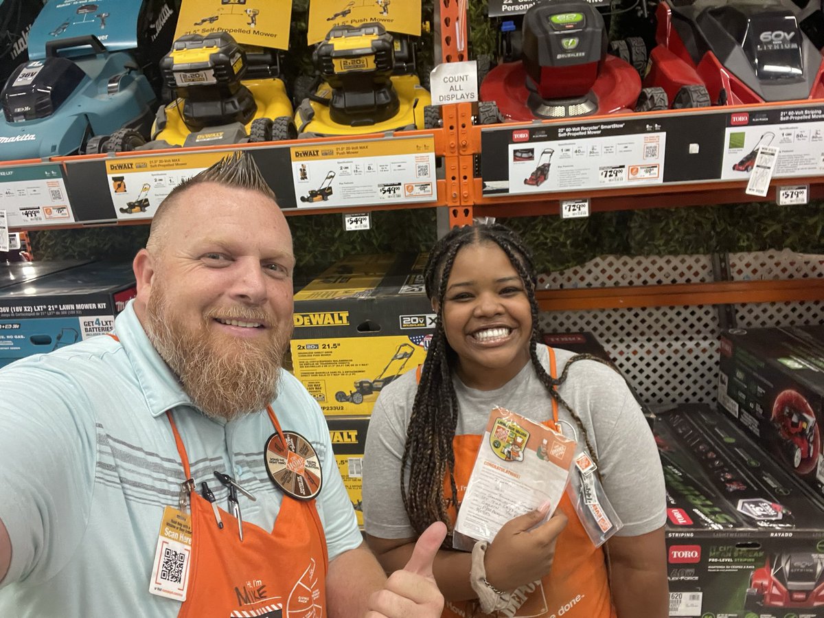 mpmorgan38301's tweet photo. Thank you to D31 associate Damaris for staying to help Adrian with his laydown transition to prepare for Halloween. Appreciate you! #FirstHomer @AkronHomeDepot @redheadems @sean_maione @JesAnderson9 https://t.co/stSoDp8nLf