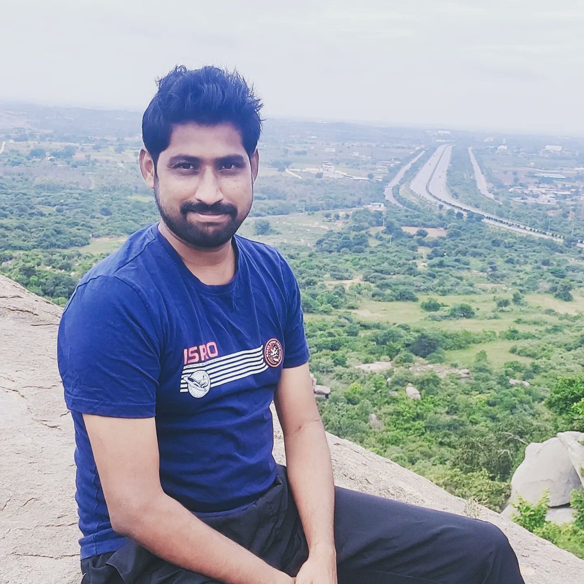 SaiPrashanth007's tweet photo. Life in the hills reflects a slower pace, in tune with nature's rhythms. ❤❤ https://t.co/2g1rbLXAwH