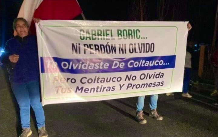 Chileno17039890's tweet photo. #ULTIMAHORA #URGENTE Compatriotas de Coltauco totalmente decepcionados con Boric, las promesas se las llevó el viento y los dejó totalmente desamparados. (Canal 13, Claudio Arredondo, Sierra Bella, Tomás Mosciatti, Jadue, Kike Morandé, Hassler, En Chile, Ministro de Agricultura) https://t.co/c9iZdV0Q9S