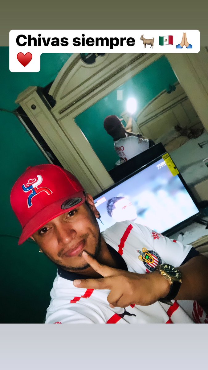 FernandoHe56937's tweet photo. @TUDNMEX #LoNuestroEsElFutbol   Chivas 🐐🇲🇽🙏🏼♥️ https://t.co/xW1XeQq47G