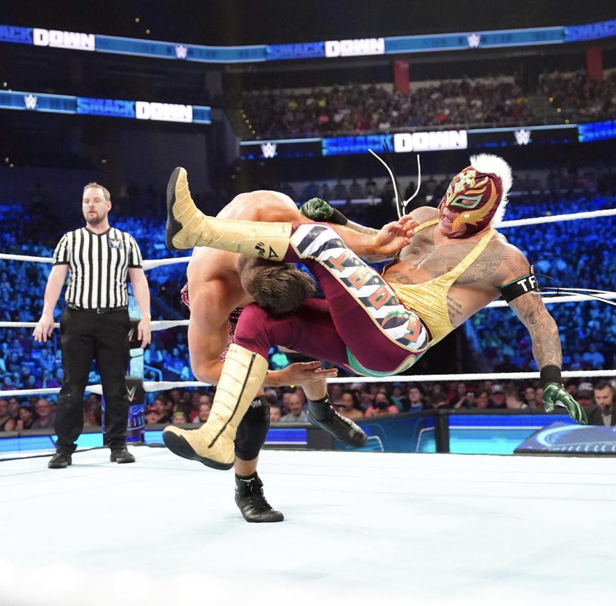 EraOfMasks's tweet photo. Tonight was an emotional night for the entire WWE Universe. With a heavy heart, I knew that I had a battle to overcome tonight on Smackdown. Grayson Waller may be un burro gigante— but I knew not to underestimate him tonight. He could catch me off guard at ANY moment. https://t.co/HQdEIbBij4