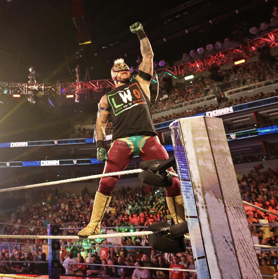 EraOfMasks's tweet photo. Tonight was an emotional night for the entire WWE Universe. With a heavy heart, I knew that I had a battle to overcome tonight on Smackdown. Grayson Waller may be un burro gigante— but I knew not to underestimate him tonight. He could catch me off guard at ANY moment. https://t.co/HQdEIbBij4