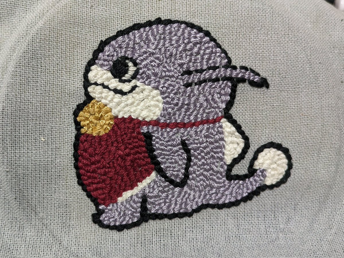 oomiyasun's tweet photo. フリステ（パンチニードル）楽しいし楽に刺繍できるのでおすすめです😚こんな感じでひたすらさしていくっぺ
#ナマズオ
#FF14
#リアルクラフター https://t.co/CKXr6cDp6y